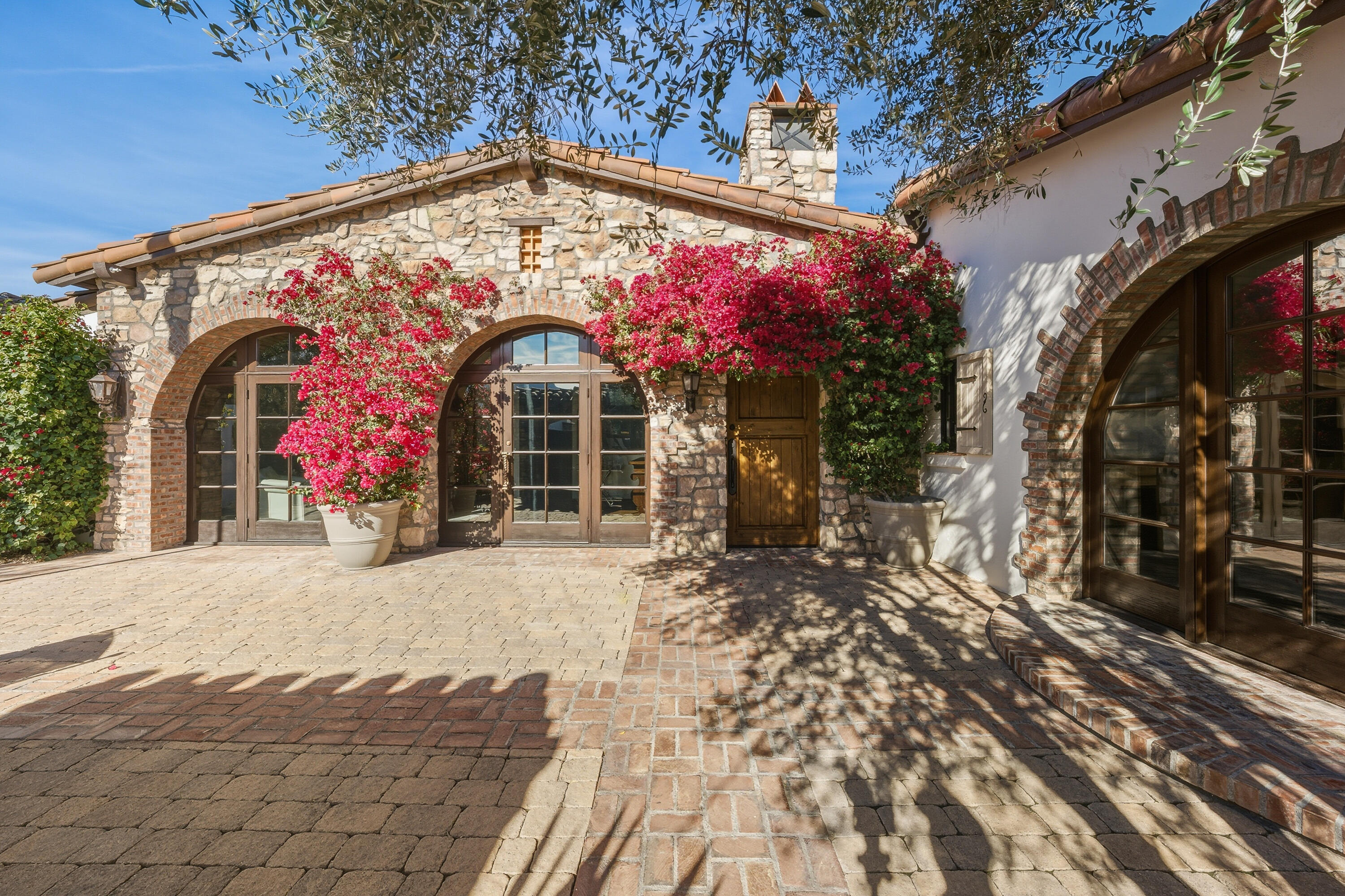 4 Via L' Antico Rancho Mirage, CA 92270 - Photo 45 of 75 a front view of a house