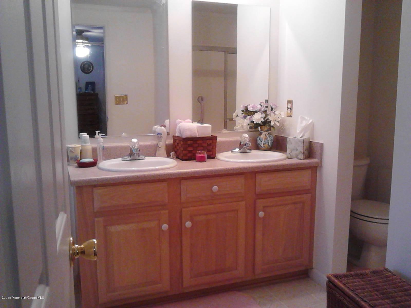 919 Oak Ridge Terrace Whiting, NJ 08759 - Photo 13 of 20 IMG_20150804_150407