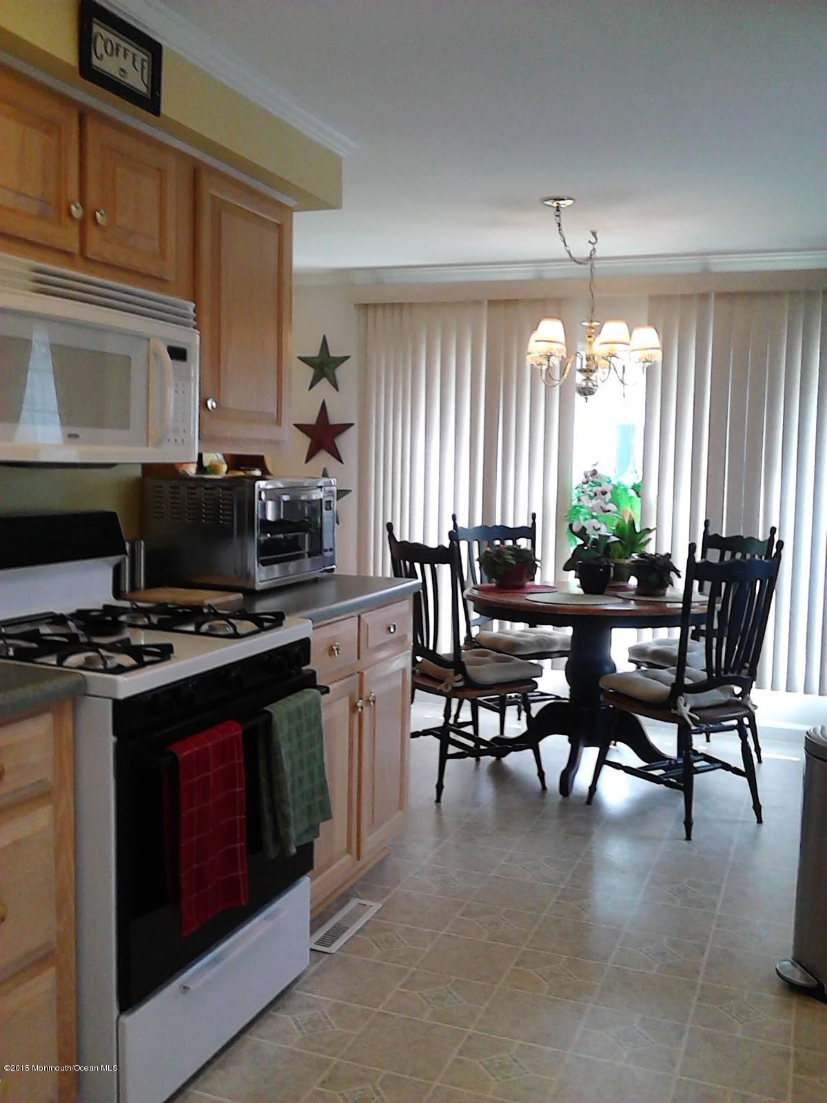 919 Oak Ridge Terrace Whiting, NJ 08759 - Photo 4 of 20 IMG_20150807_100737