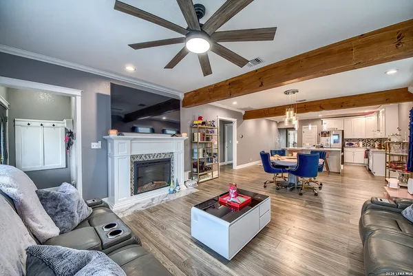 $2,600 | 1002 West French Place, San Antonio, TX 78212