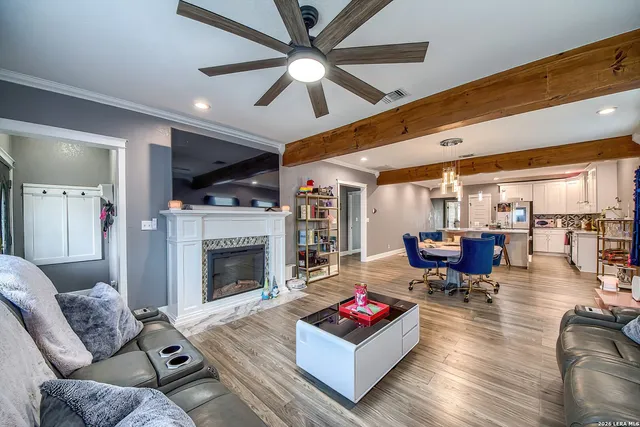 $2,700 | 1002 West French Place, San Antonio, TX 78212