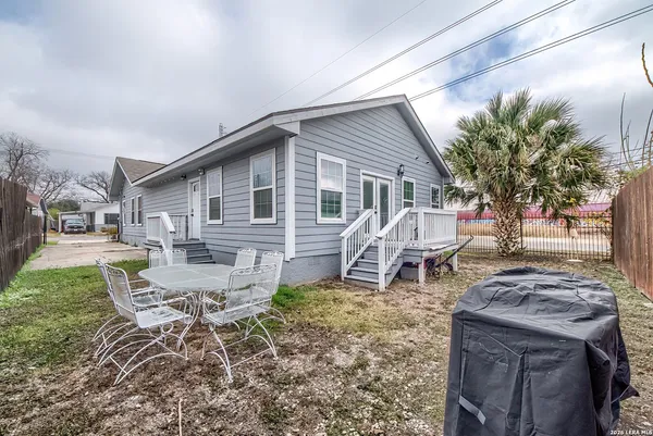a view of a house with a yard and plants