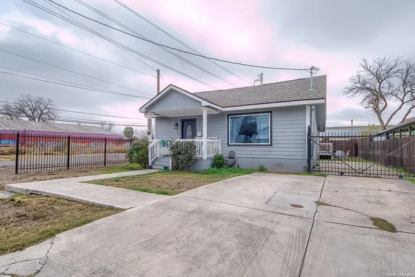 $2,600 | 1002 West French Place, San Antonio, TX 78212