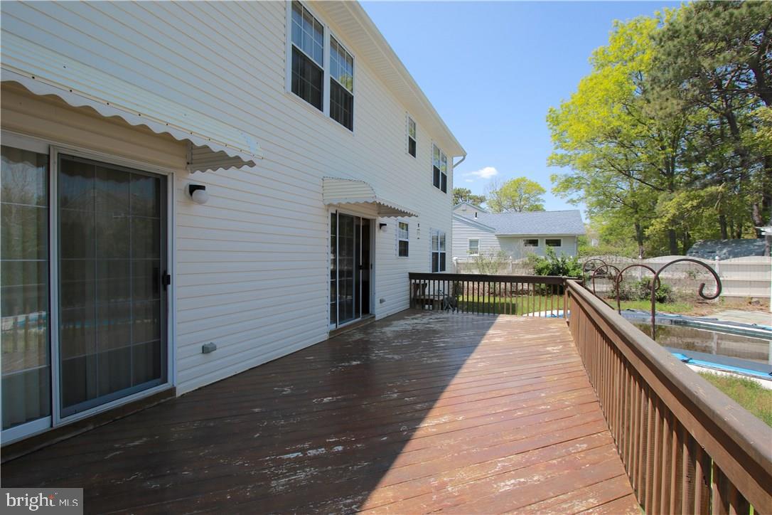 204 Wave Road Manahawkin, NJ 08050 - Photo 3 of 29