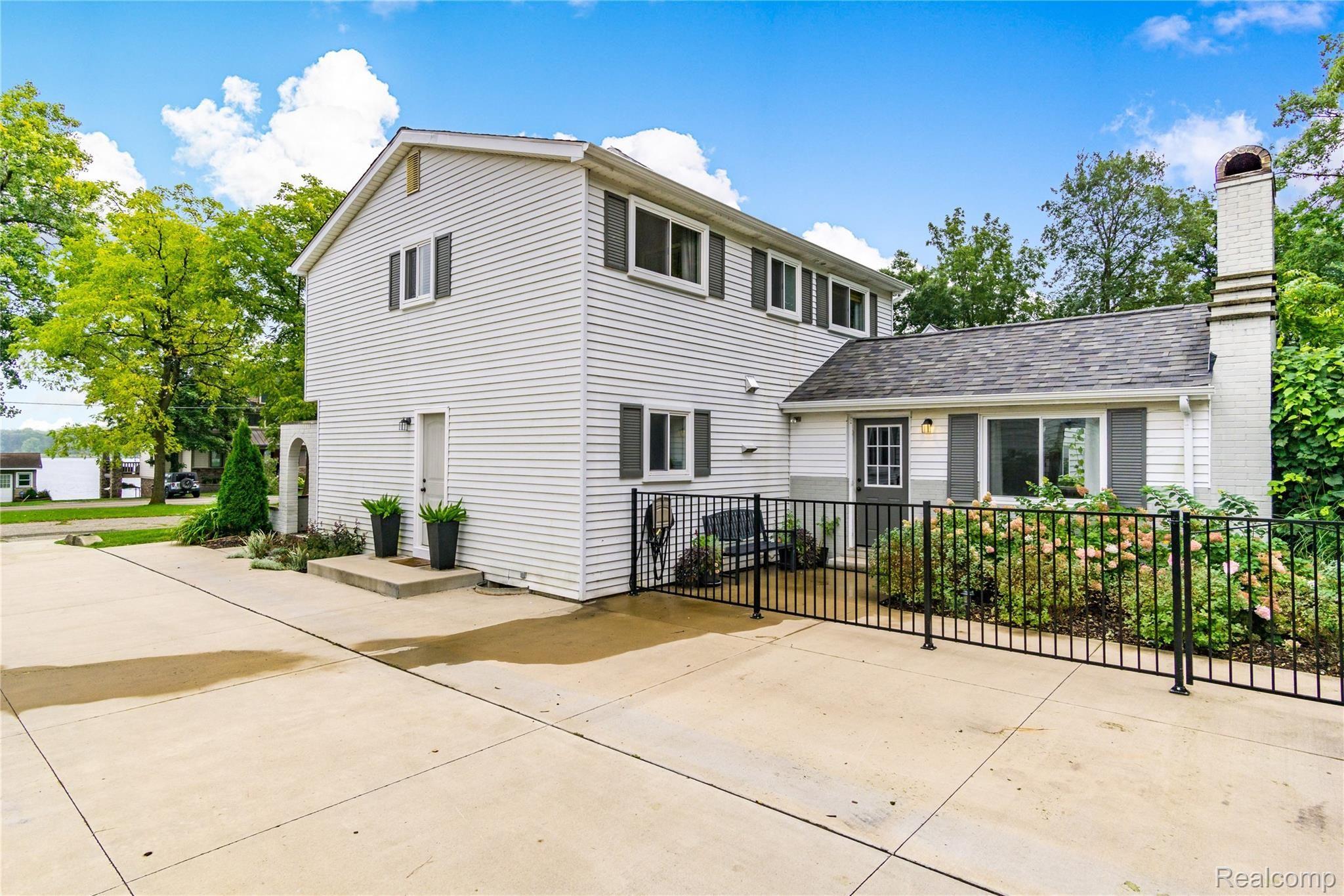 13126 Torrey Road Fenton, MI 48430 - Photo 32 of 40 Exteriors (9 of 15).jpg