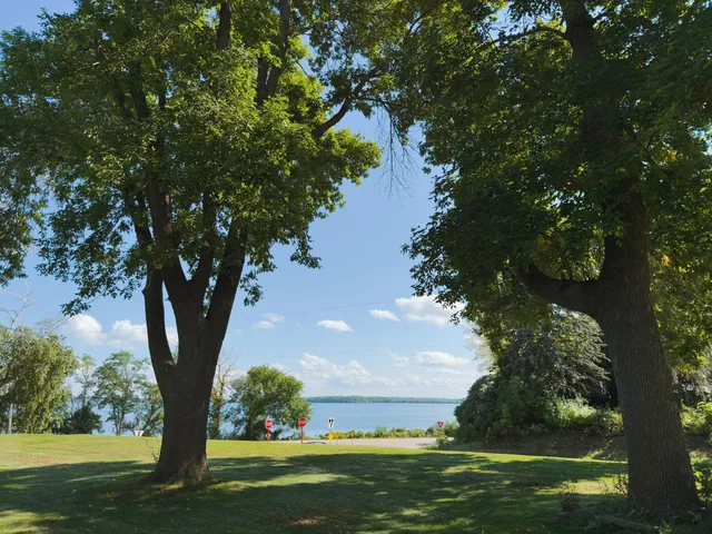 $1,245,000 | 2040 North Shore Drive, Orono, MN 55391