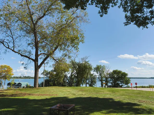 $1,245,000 | 2040 North Shore Drive, Orono, MN 55391