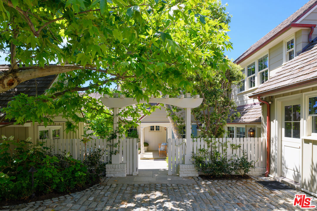 31134 Broad Beach Road Malibu, CA 90265 - Photo 9 of 59