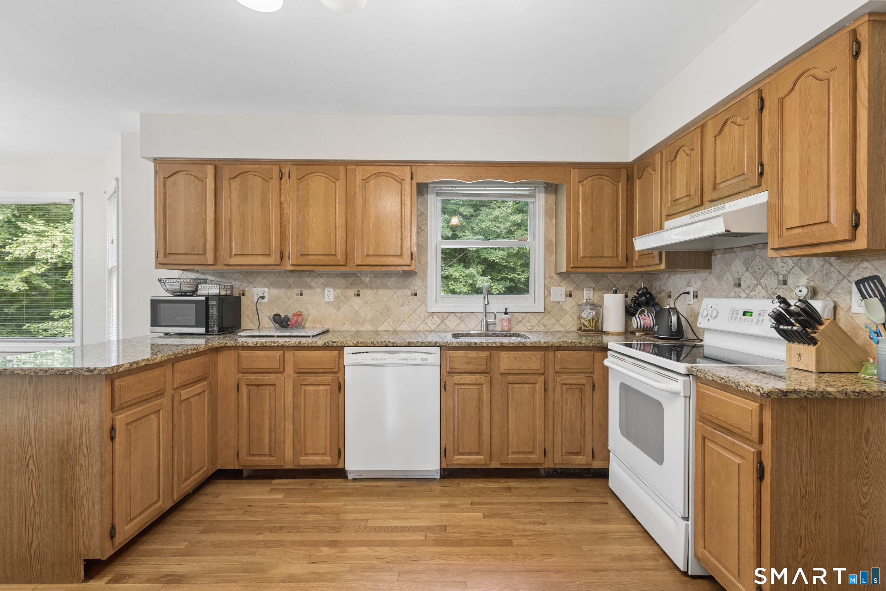 47 Autumn Ridge Road Shelton, CT 06484 - Photo 3 of 40