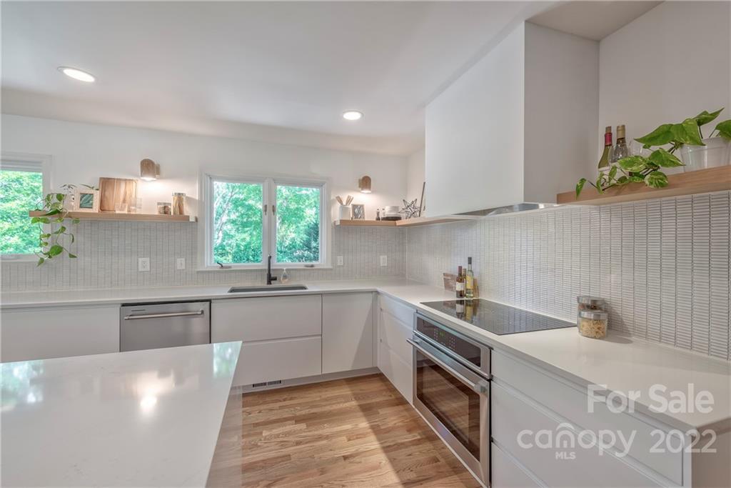 1139 Shady Bluff Drive Charlotte, NC 28211 - Photo 22 of 46 a kitchen that has a sink and a stove in it