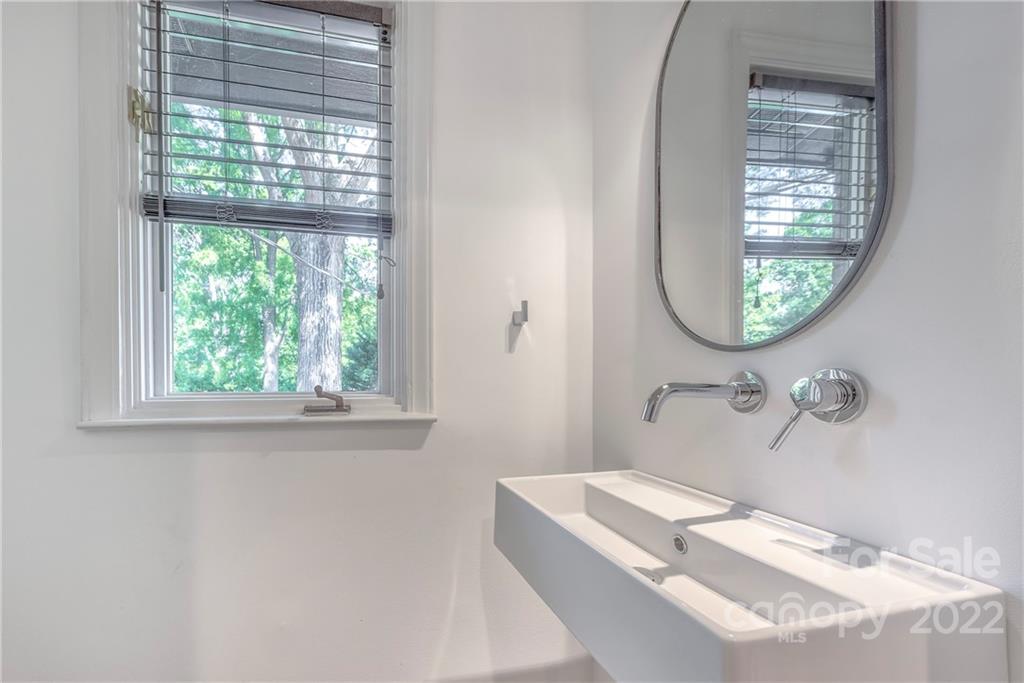 1139 Shady Bluff Drive Charlotte, NC 28211 - Photo 26 of 46 a bathroom with a tub sink and mirror