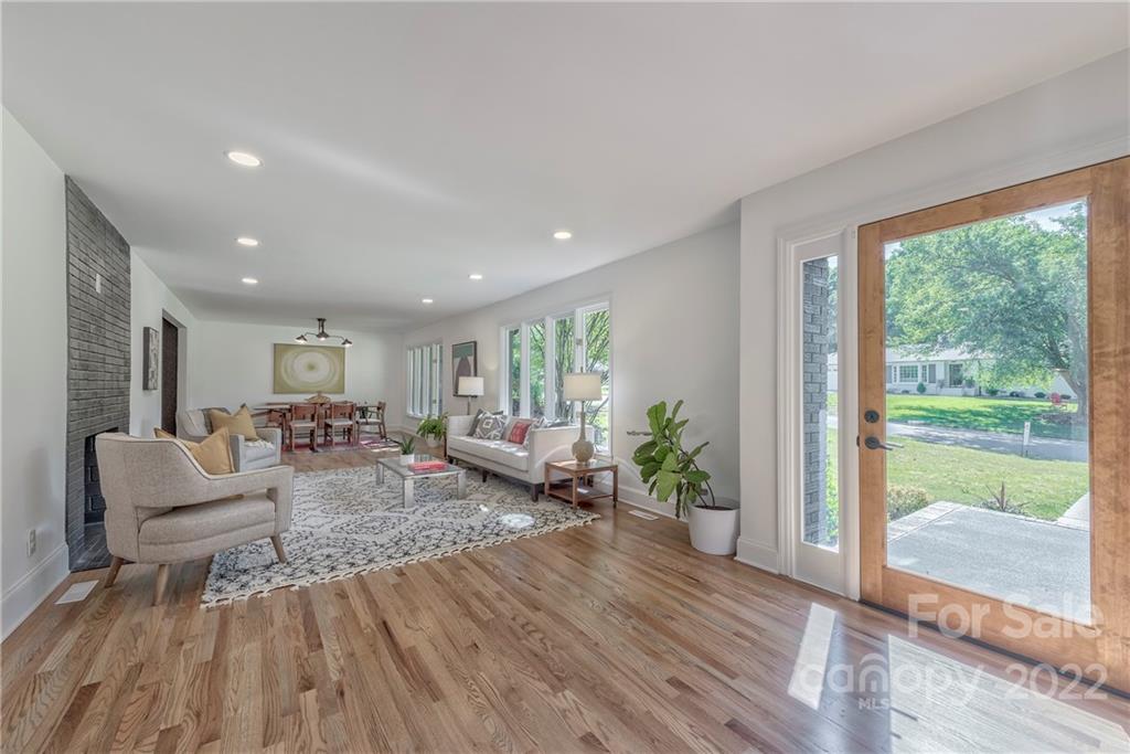 1139 Shady Bluff Drive Charlotte, NC 28211 - Photo 4 of 46 a living room with furniture and wooden floor