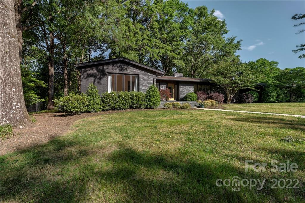 1139 Shady Bluff Drive Charlotte, NC 28211 - Photo 43 of 46 a front view of a house with garden