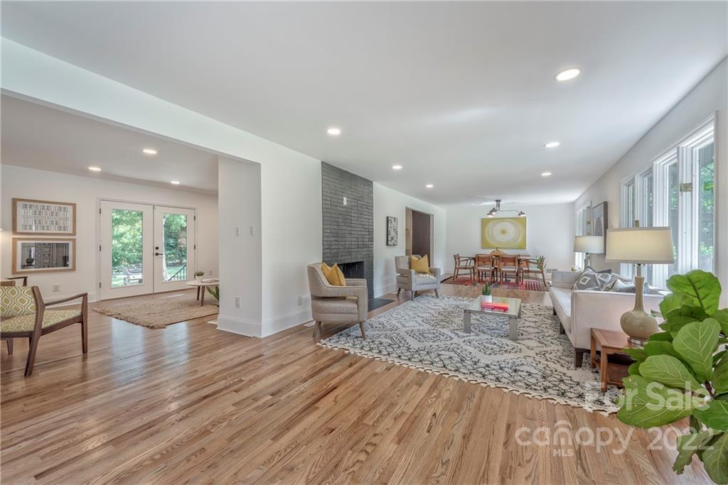 1139 Shady Bluff Drive Charlotte, NC 28211 - Photo 5 of 46 a living room with furniture and wooden floor