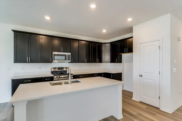 $359,990 | 25500 West Alabaster Circle, Plainfield, IL 60544