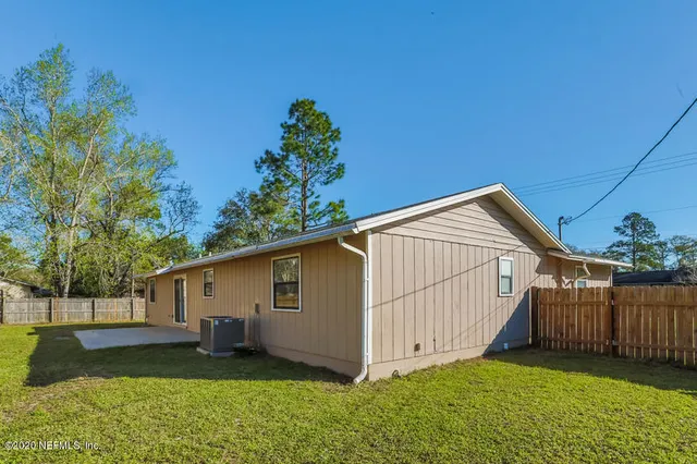 $1,705 | 301 Highland Avenue, Green Cove Springs, FL 32043