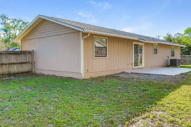 $1,705 | 301 Highland Avenue, Green Cove Springs, FL 32043
