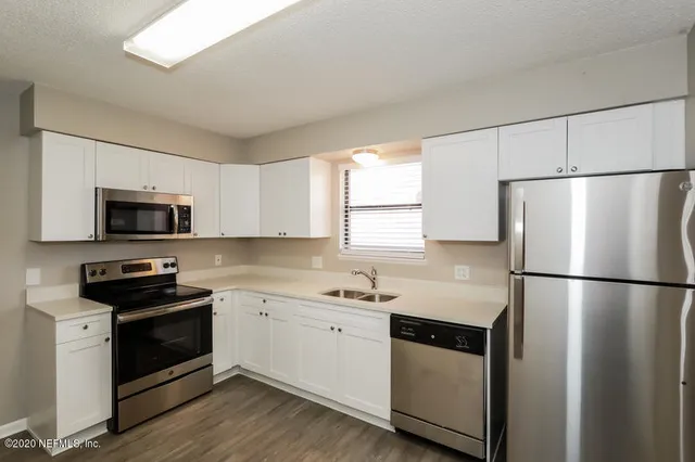 $1,705 | 301 Highland Avenue, Green Cove Springs, FL 32043