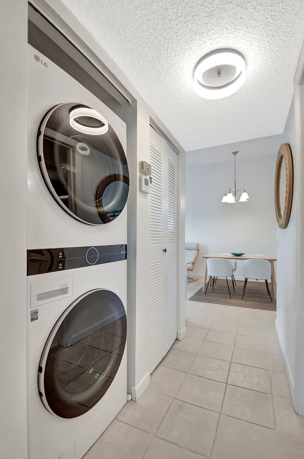 621 Waterside Drive Hypoluxo, FL 33462 - Photo 15 of 27 a view of a livingroom with washer and dryer