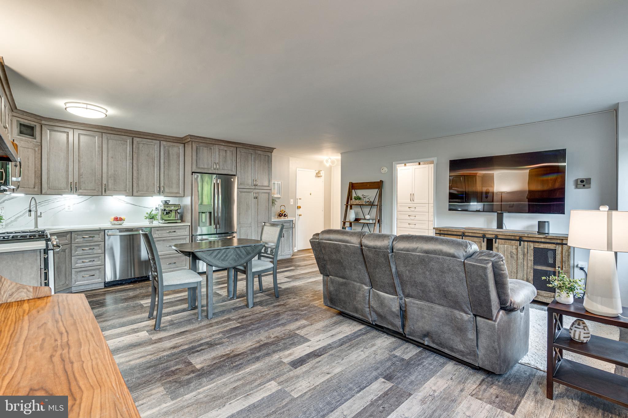 1300 South Arlington Ridge Road, Unit 311 Arlington, VA 22202 - Photo 5 of 39 Open Concept!