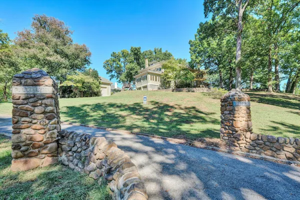 $1,269,000 | 3015 Avenham Avenue Southwest, Roanoke, VA 24014