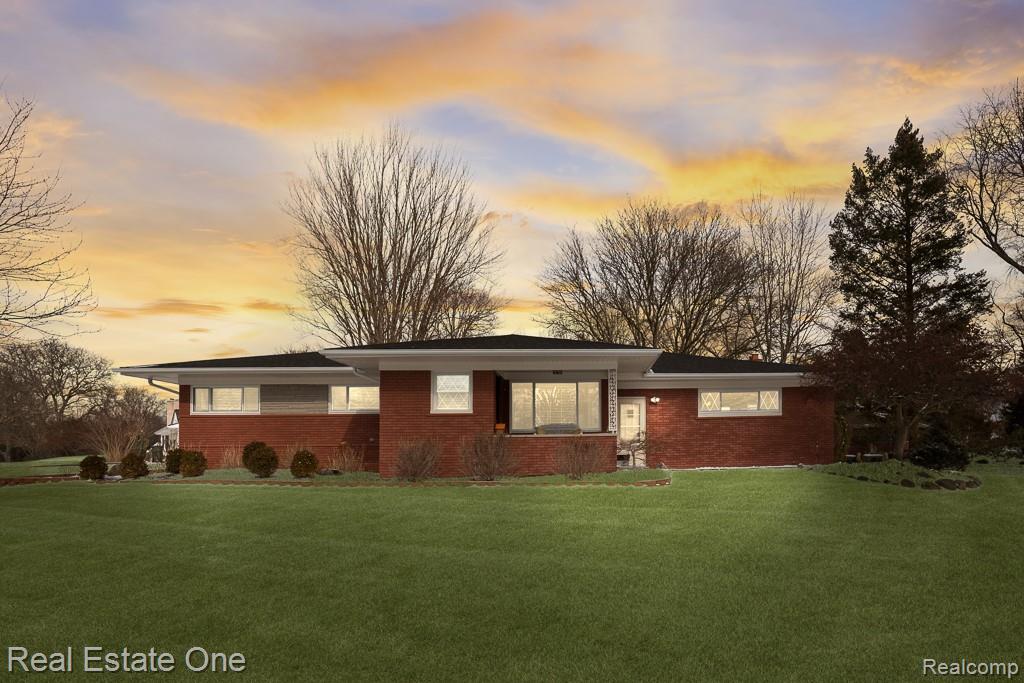 395 Wimpole Drive Rochester Hills, MI 48309 - Photo 1 of 20