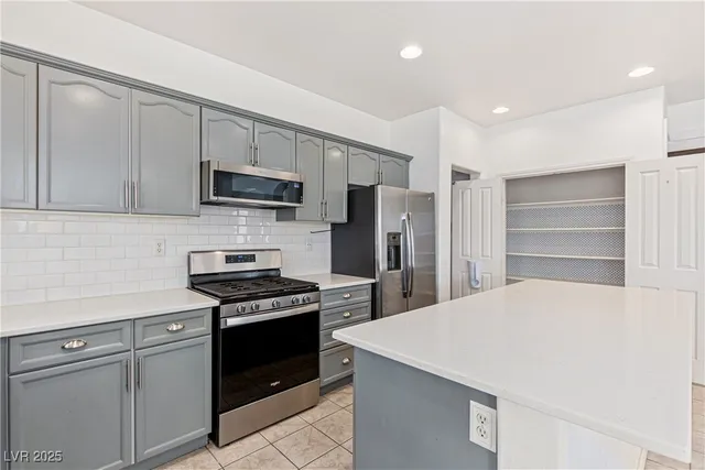 $2,700 | 9325 Dorrell Lane, Las Vegas, NV 89149