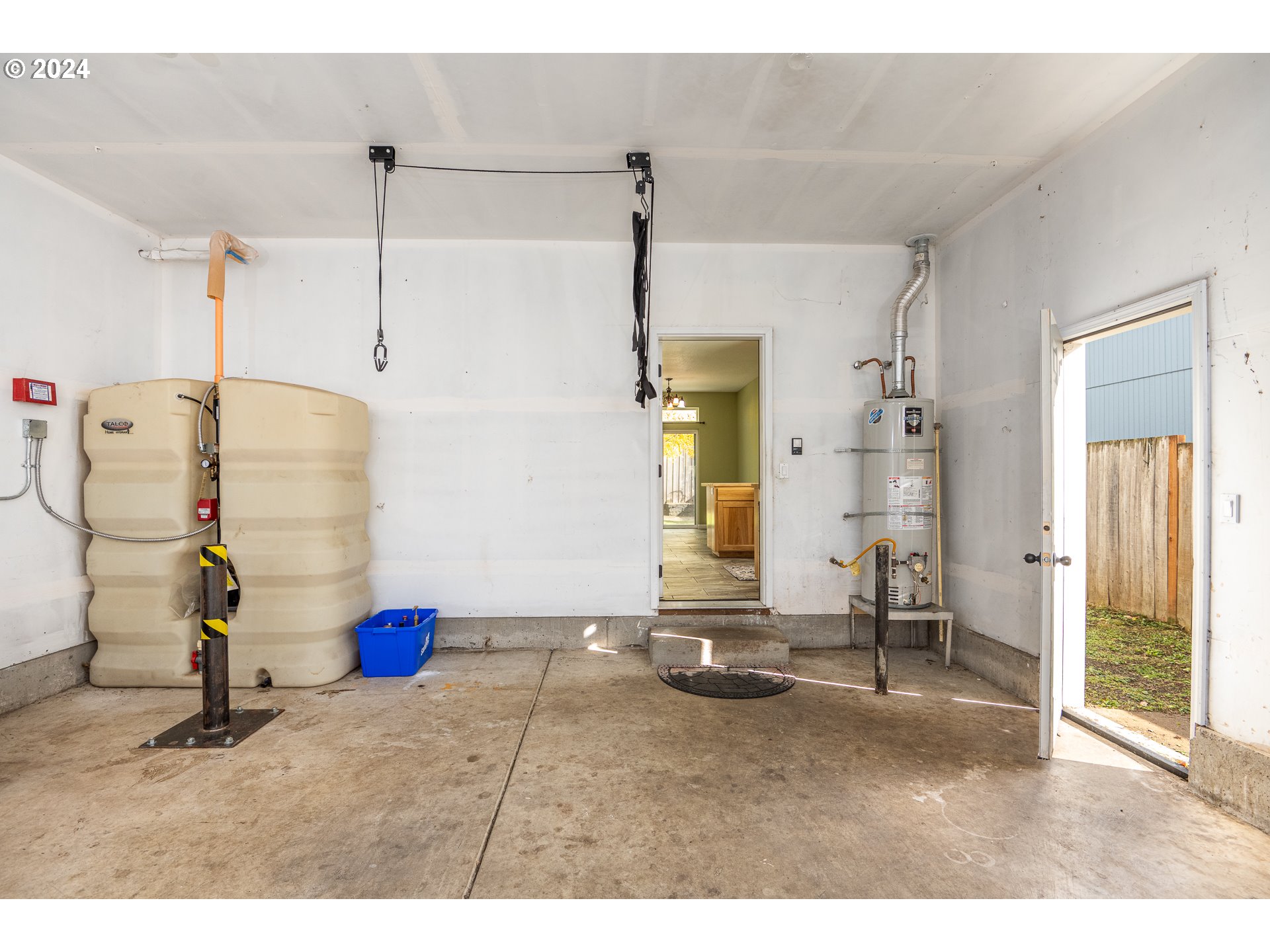 1455 South 58th Street Springfield, OR 97478 - Photo 21 of 39 a view of a room with gym equipment