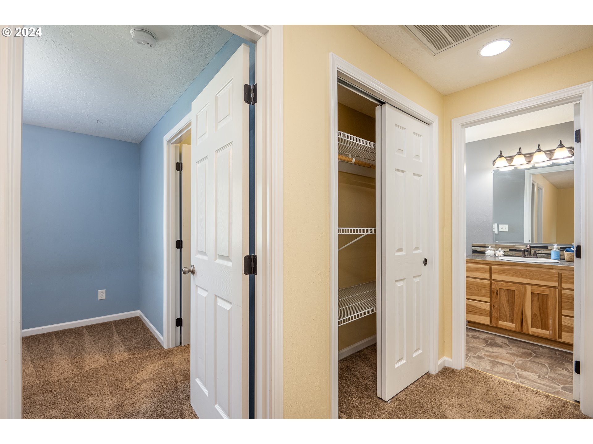 1455 South 58th Street Springfield, OR 97478 - Photo 27 of 39 a bathroom with a sink and a mirror