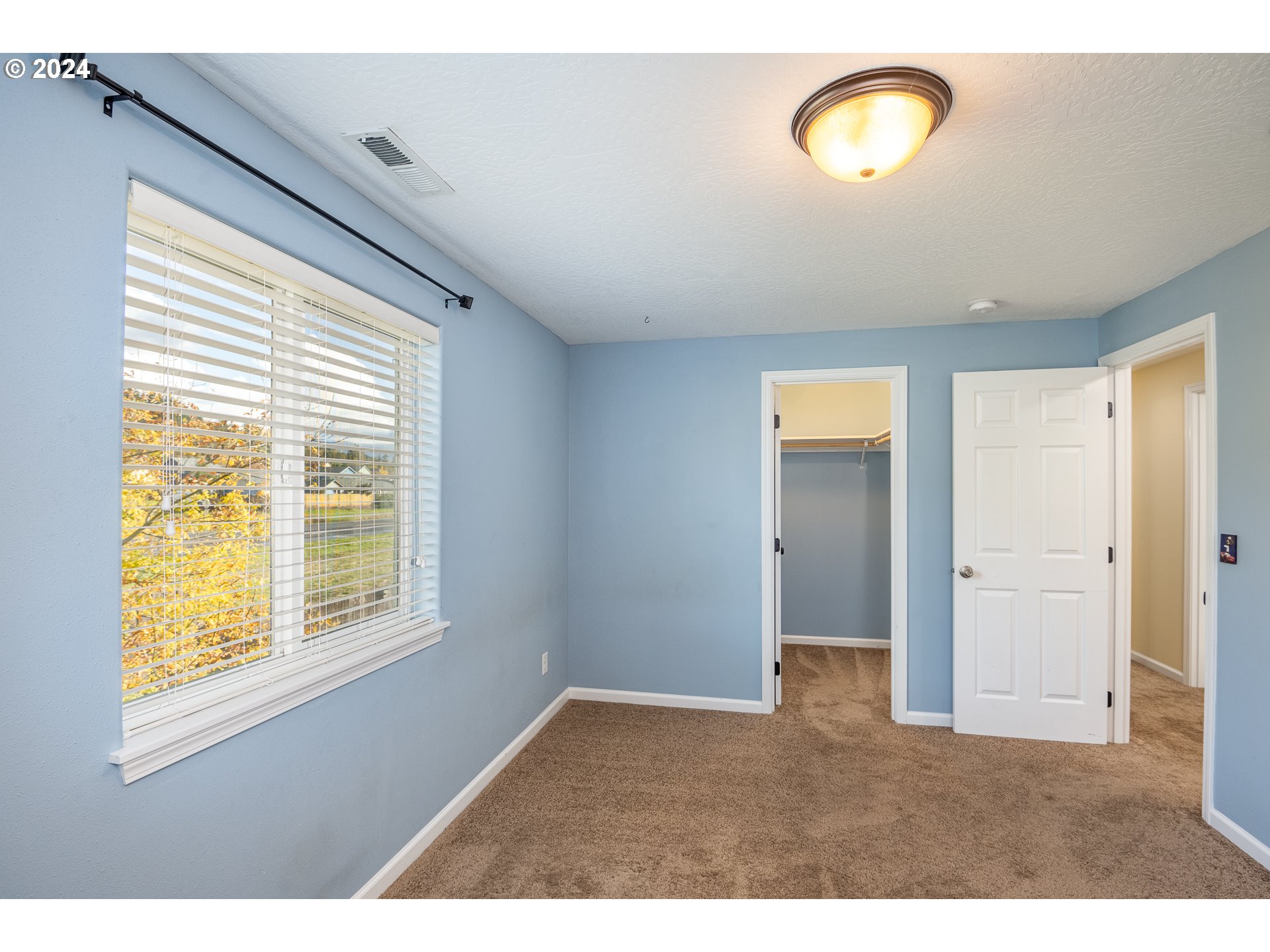 1455 South 58th Street Springfield, OR 97478 - Photo 29 of 39 a view of an empty room with a window