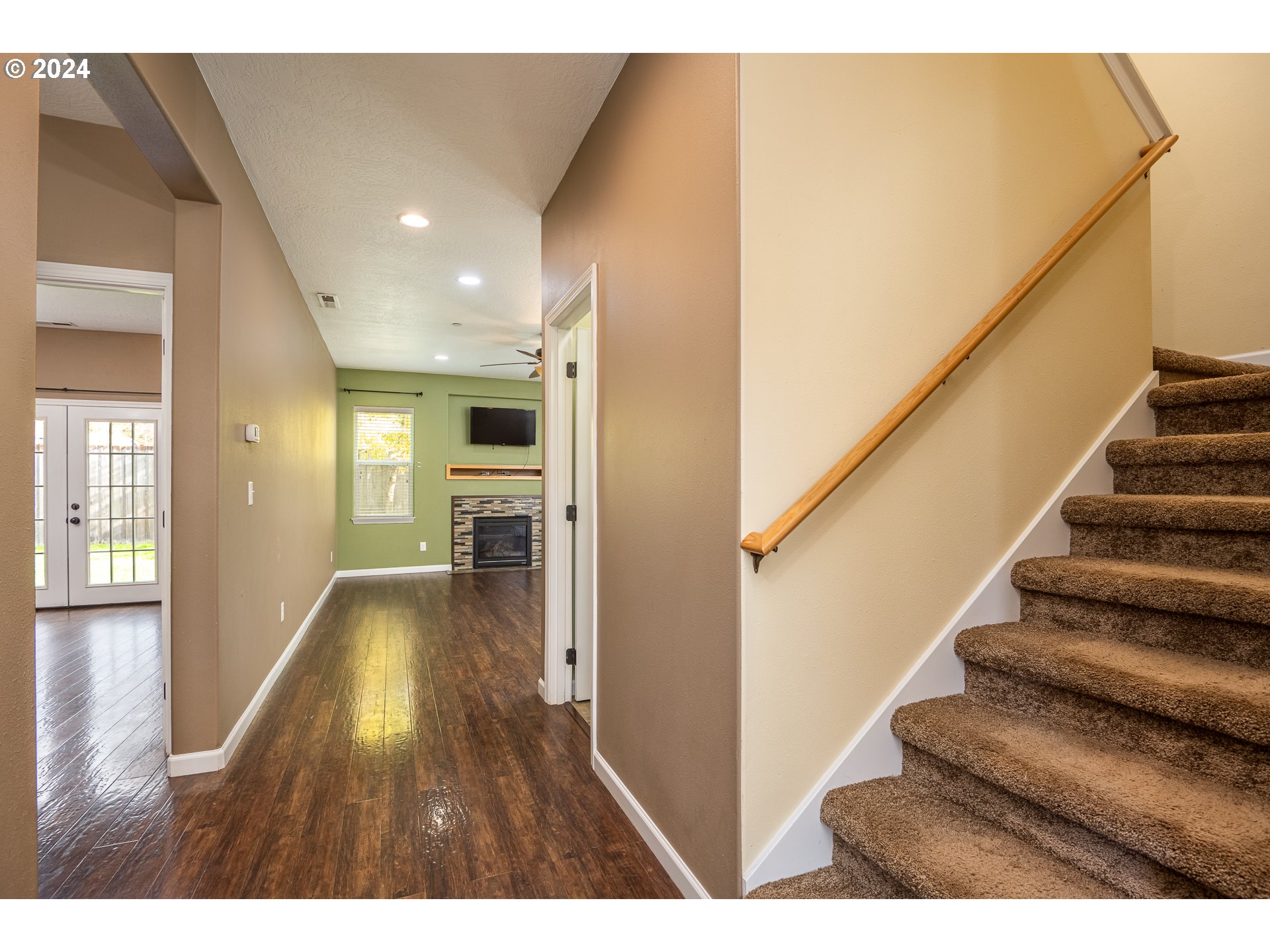 1455 South 58th Street Springfield, OR 97478 - Photo 3 of 39 a view of entryway with wooden floor