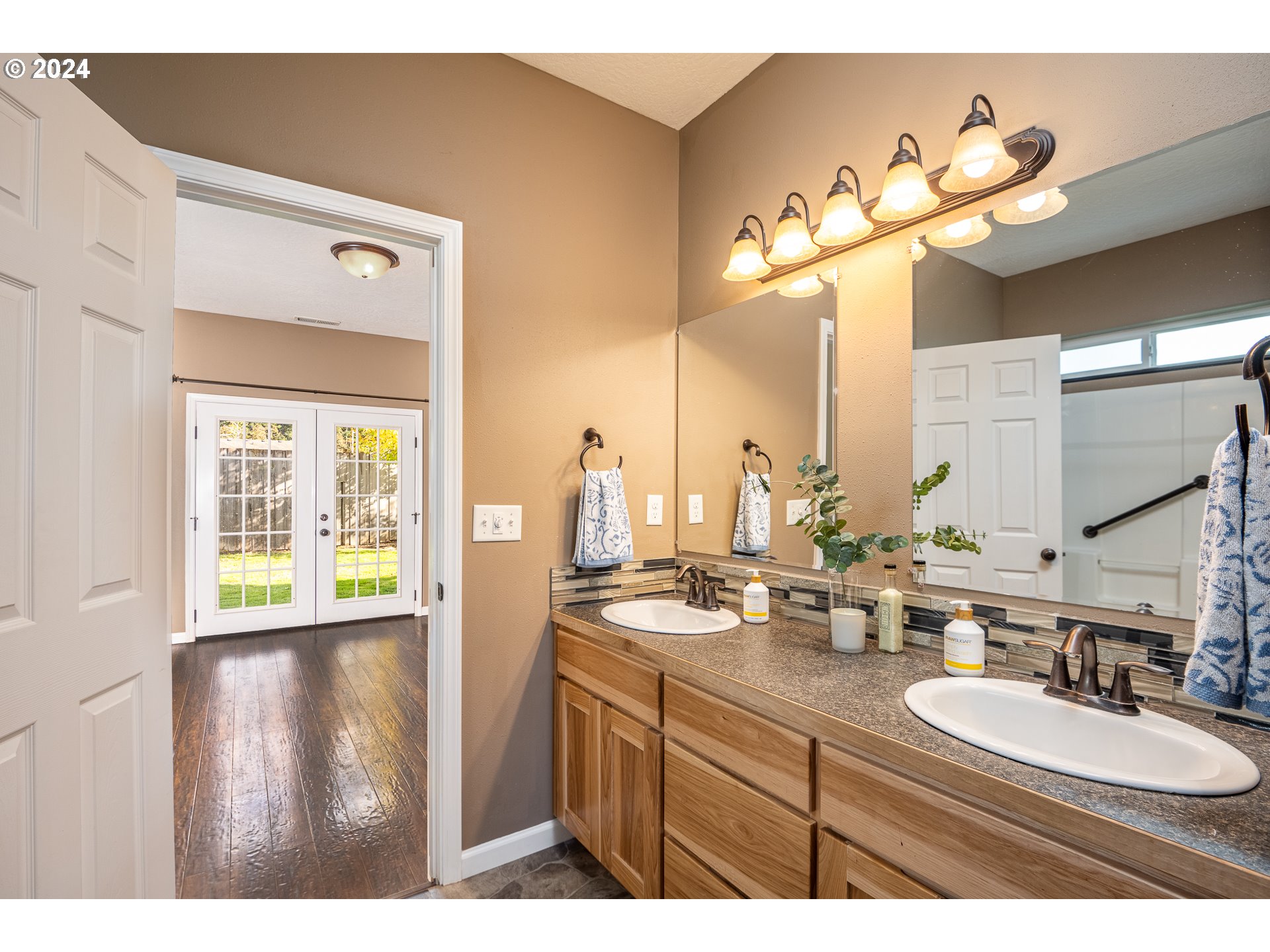 1455 South 58th Street Springfield, OR 97478 - Photo 6 of 39 a bathroom with a sink a mirror and a window