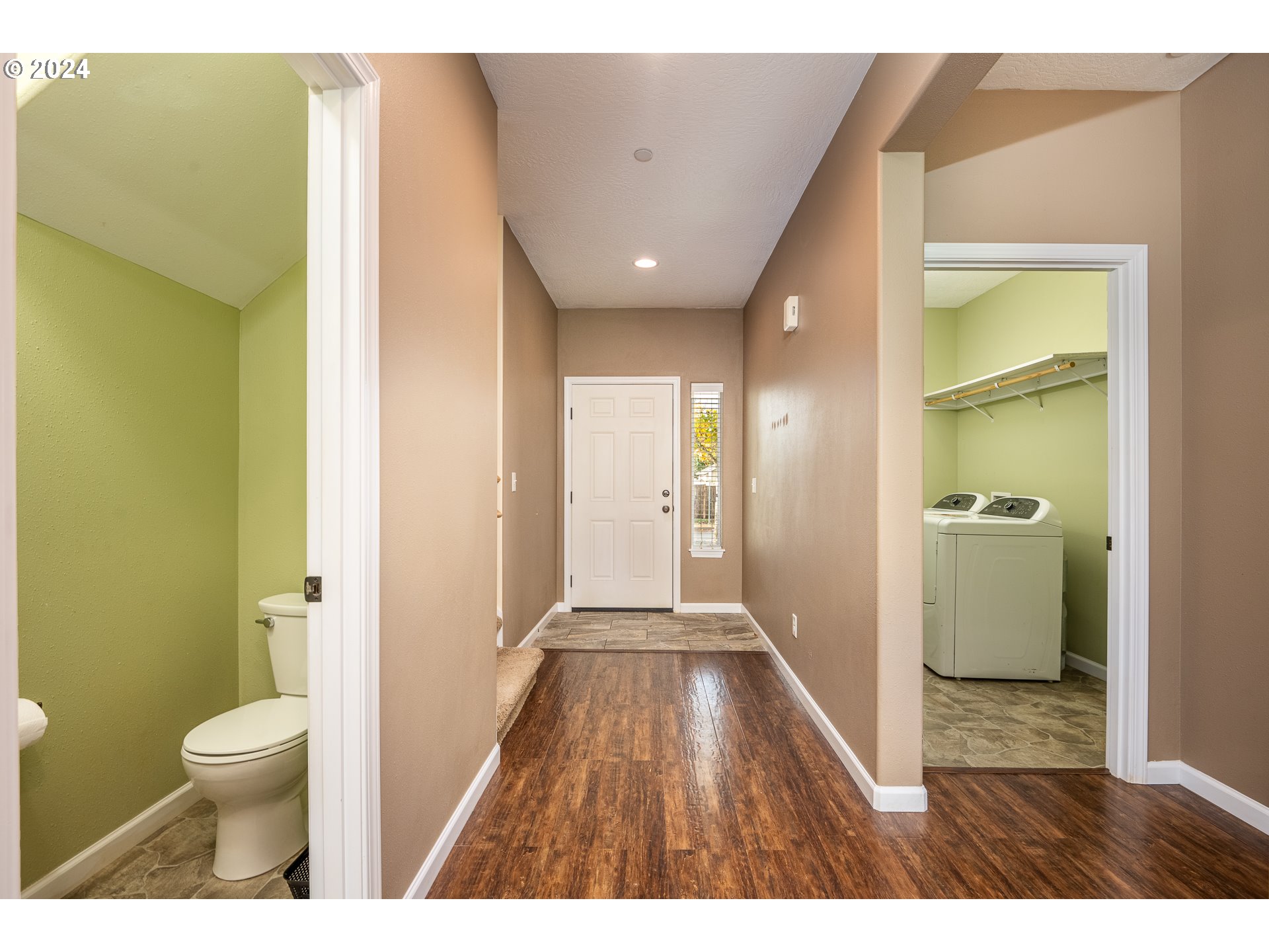 1455 South 58th Street Springfield, OR 97478 - Photo 10 of 39 a bathroom with a sink and a toilet