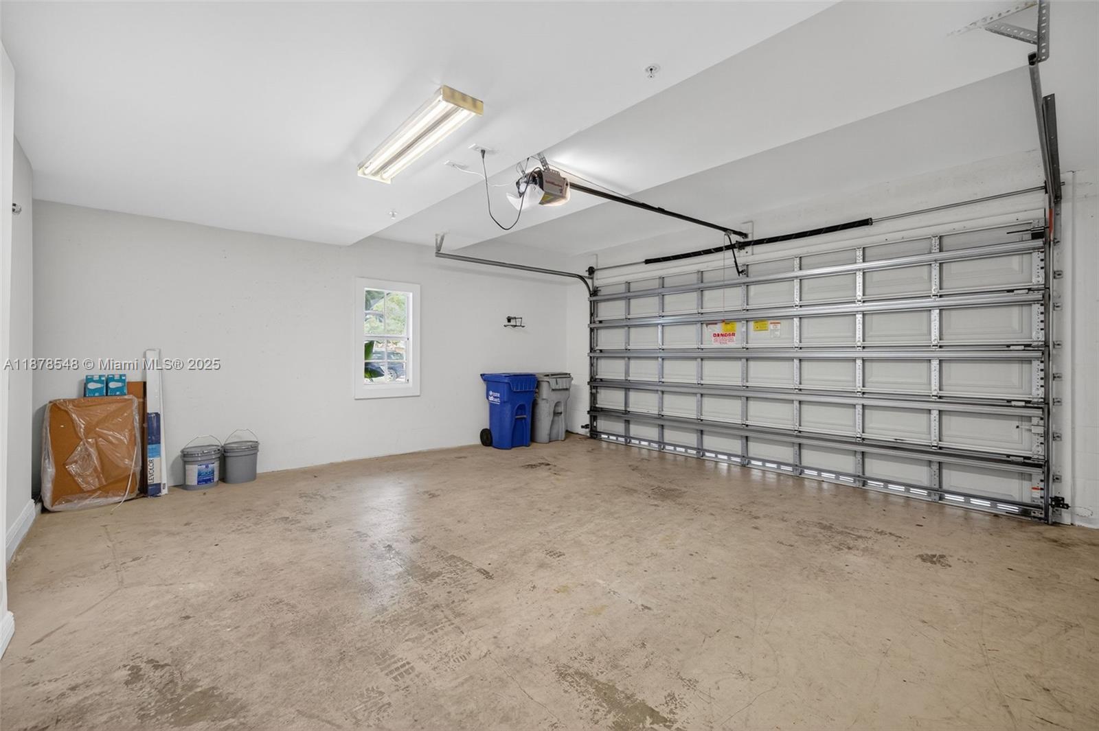 27 Southwest 6th Court Pompano Beach, FL 33060 - Photo 47 of 70 a view of a garage