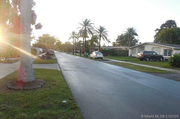 19241 Holiday Road Cutler Bay, FL 33157 - Photo 5 of 42