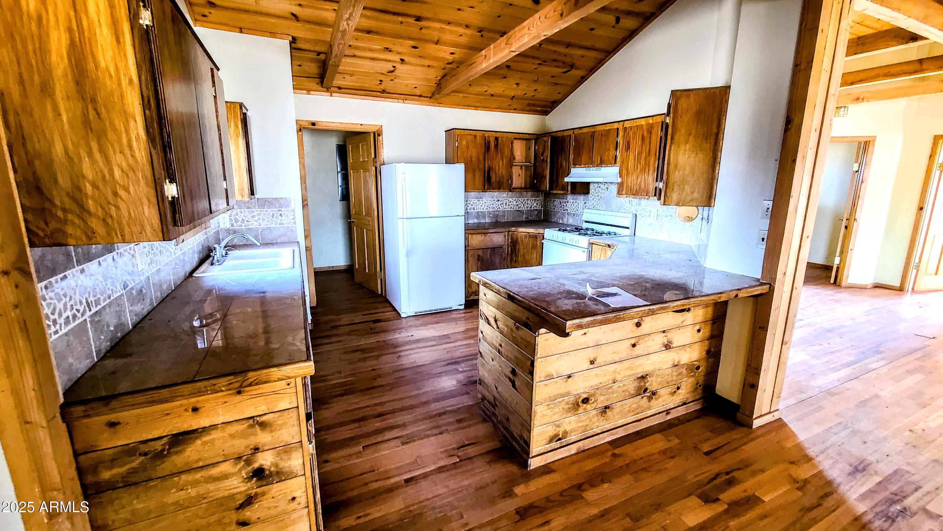 918 County Road, Unit N8446 Concho, AZ 85924 - Photo 6 of 26 20250505_093318-EDIT