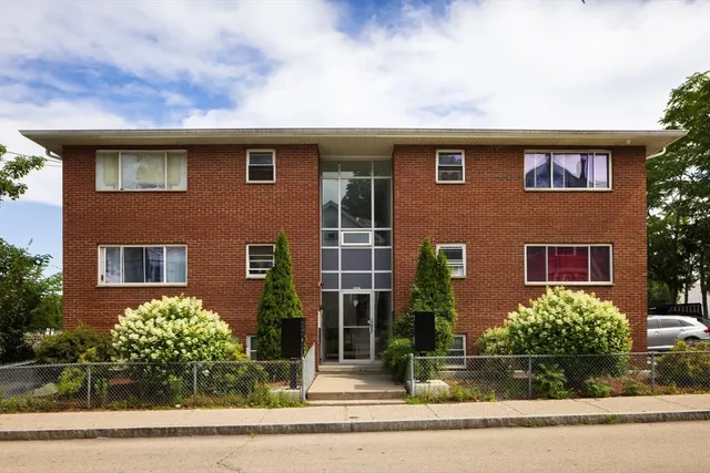 $2,000 | 50-58 Walnut Street, Unit B2, Waltham, MA 02453