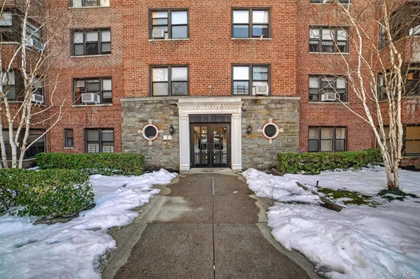 $189,999 | 2 Fisher Drive, Unit 318, Mount Vernon, NY 10552