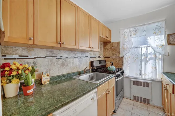 $189,999 | 2 Fisher Drive, Unit 318, Mount Vernon, NY 10552
