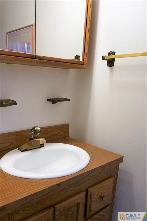 189 Winding Road Iselin, NJ 08830 - Photo 19 of 25 Gallery Image 19