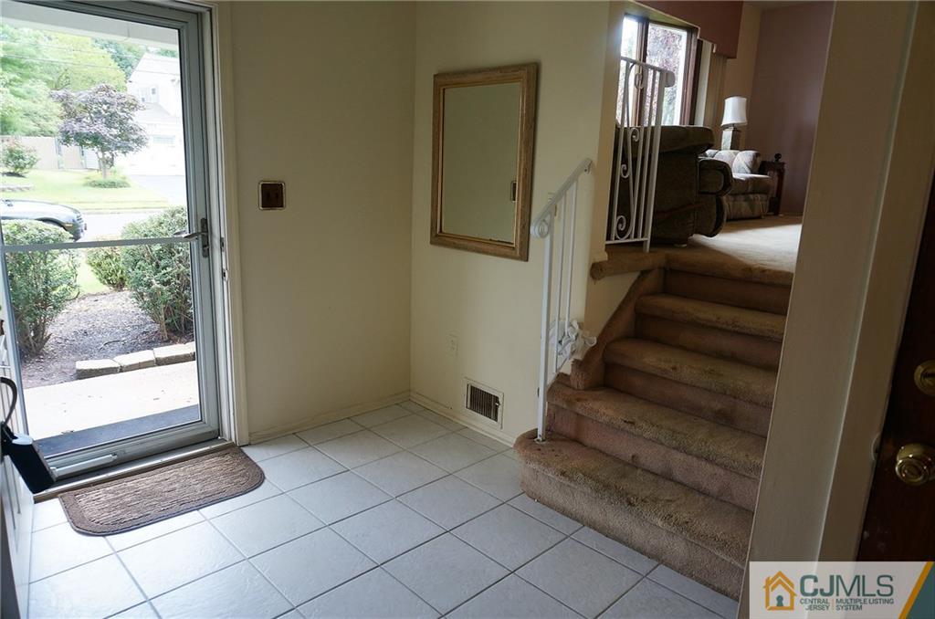 189 Winding Road Iselin, NJ 08830 - Photo 4 of 25 Gallery Image 4