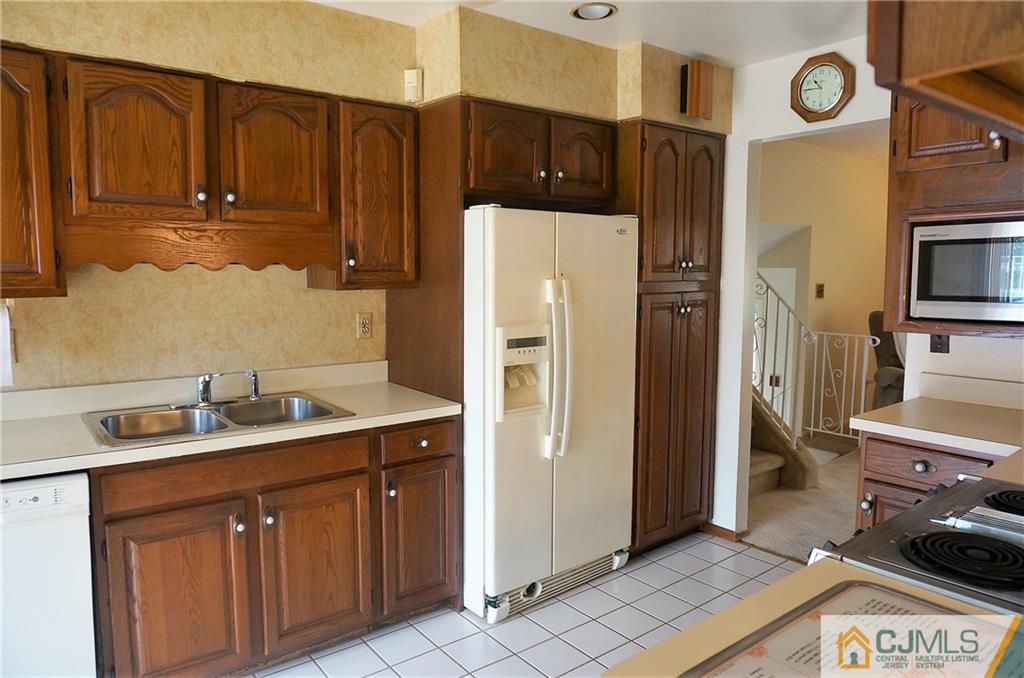 189 Winding Road Iselin, NJ 08830 - Photo 5 of 25 Gallery Image 5
