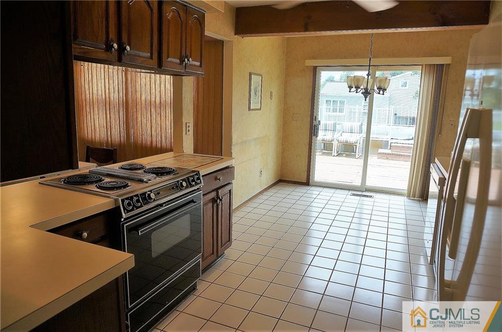 189 Winding Road Iselin, NJ 08830 - Photo 6 of 25 Gallery Image 6
