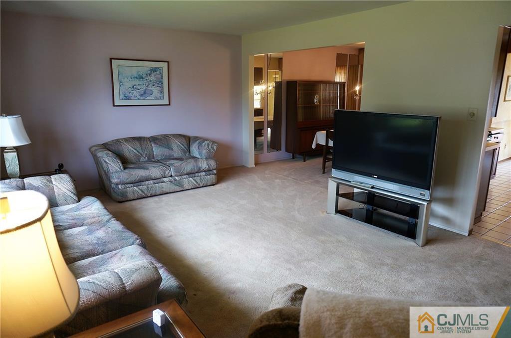 189 Winding Road Iselin, NJ 08830 - Photo 9 of 25 Gallery Image 9