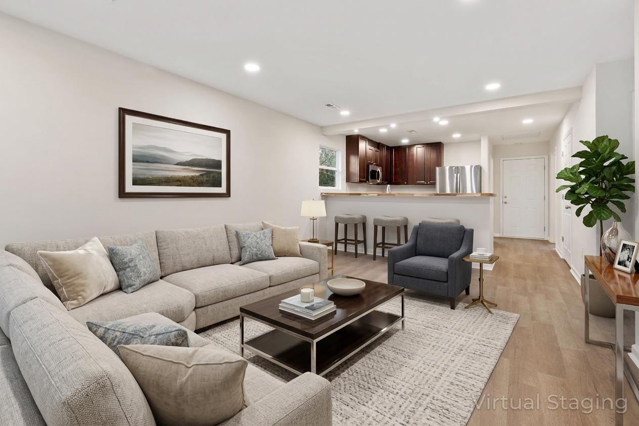 127 State Pulaski, VA 24301 - Photo 4 of 35 Living