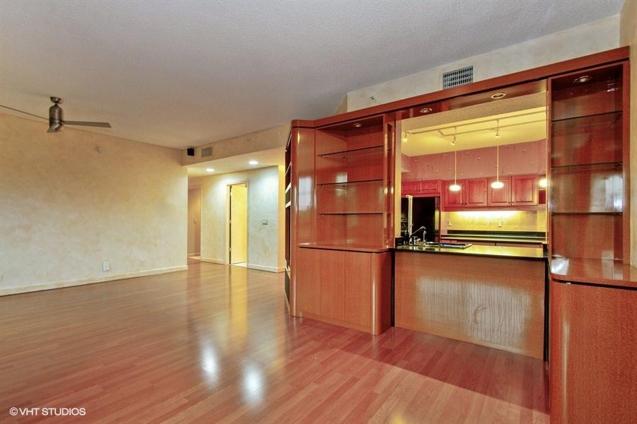 7546 La Paz Boulevard, Unit 301 Boca Raton, FL 33433 - Photo 6 of 20 Wet bar