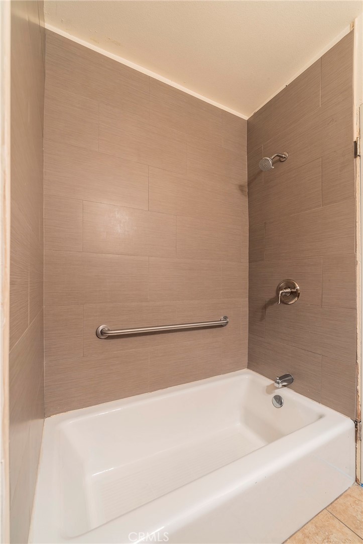 2734 West Caldwell Street Compton, CA 90220 - Photo 18 of 39 a bathroom with a bathtub