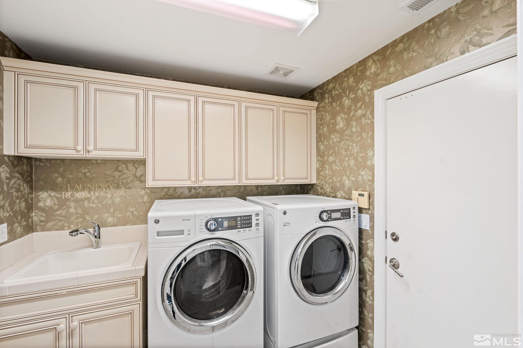 10035 Goler Wash Court Reno, NV 89521 - Photo 10 of 40 a utility room with dryer and washer