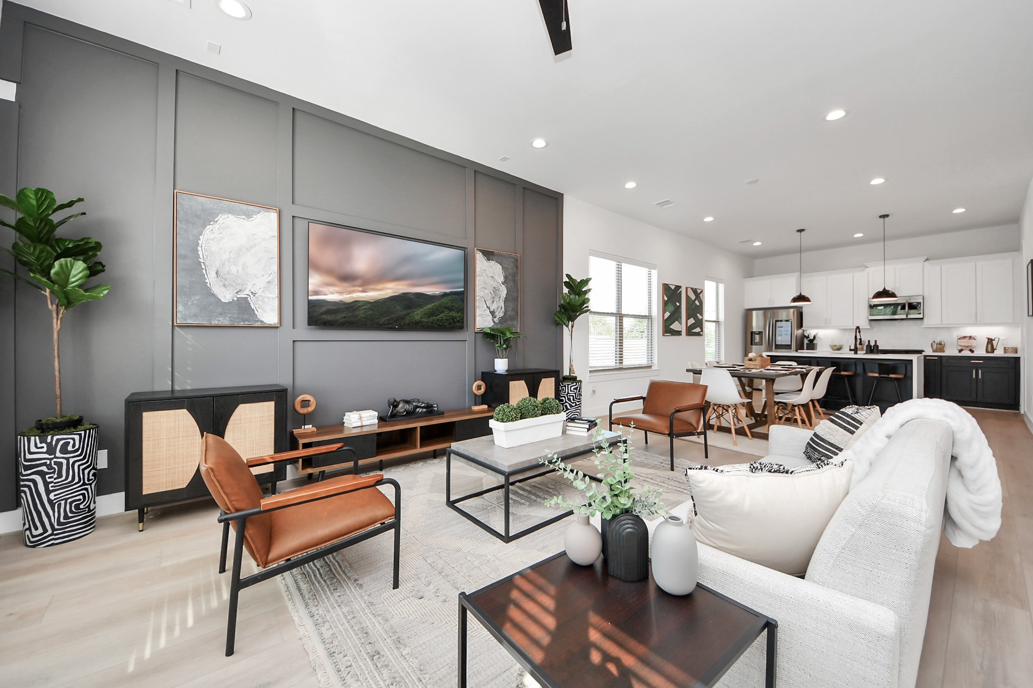 2524 Live Oak Street Houston, TX 77004 - Photo 26 of 50 a living room with furniture and a flat screen tv