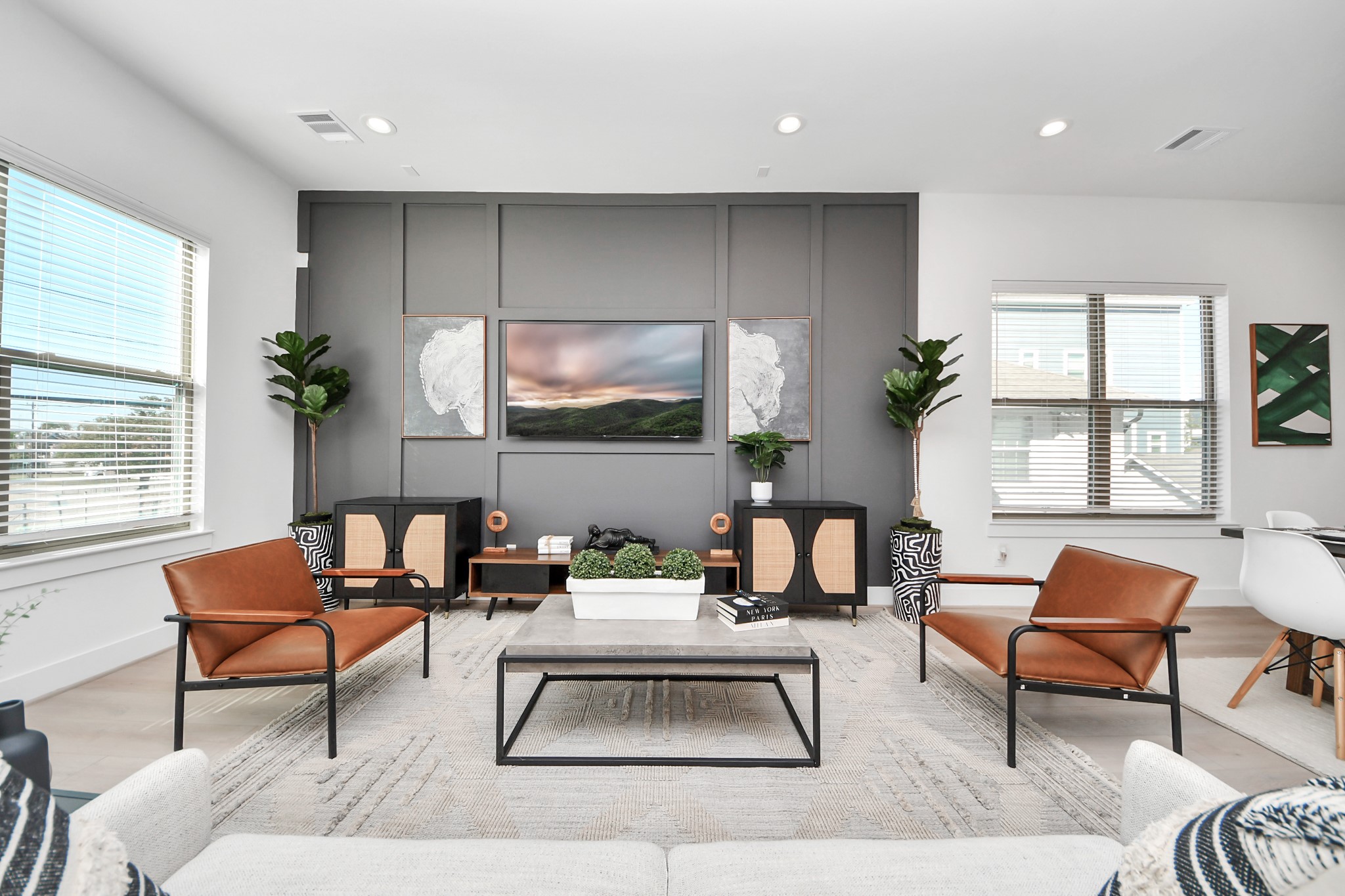 2524 Live Oak Street Houston, TX 77004 - Photo 27 of 50 a living room with furniture and a potted plant